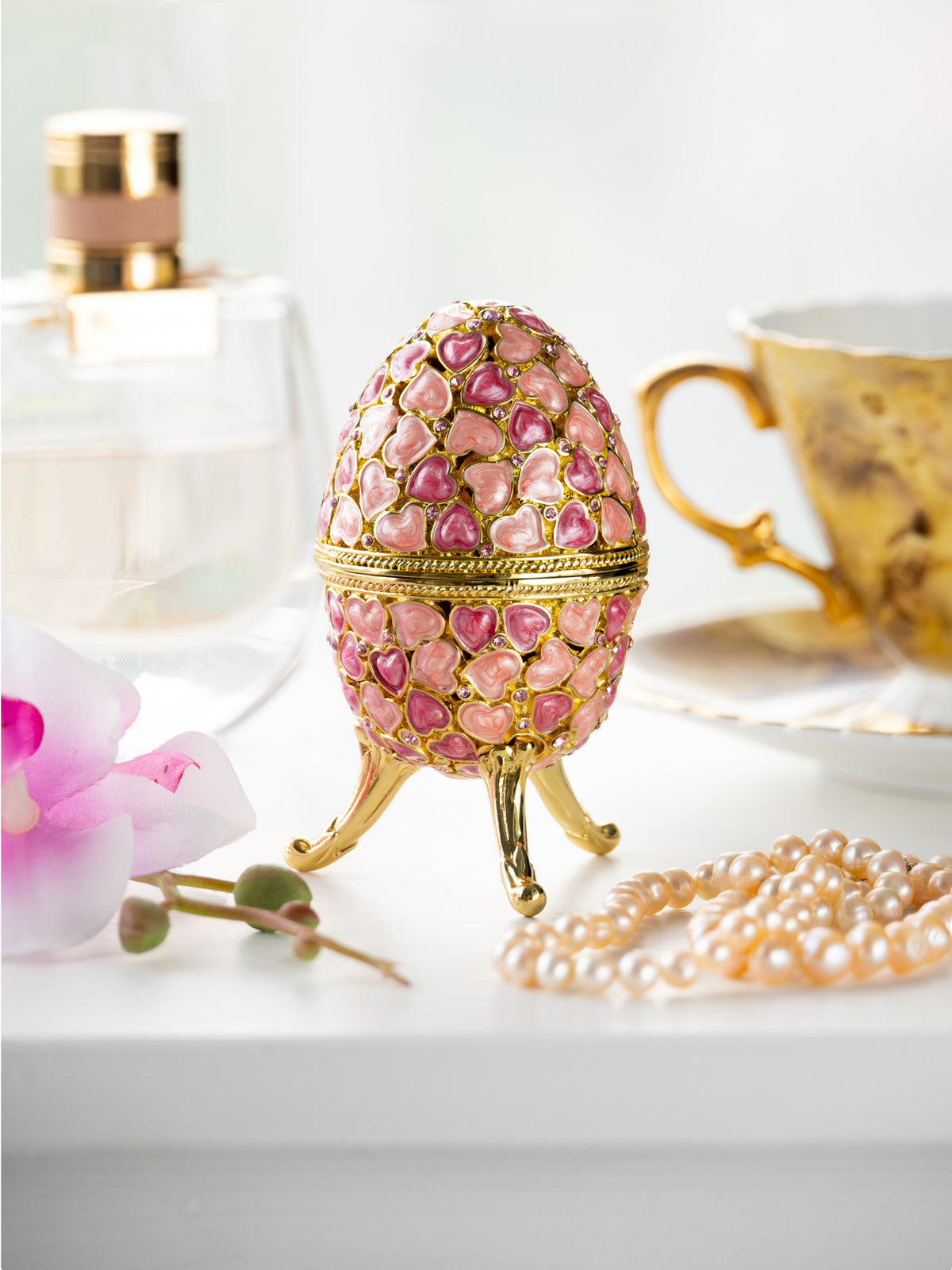 Keren Kopal Pink egg decorated with hearts valentine's day