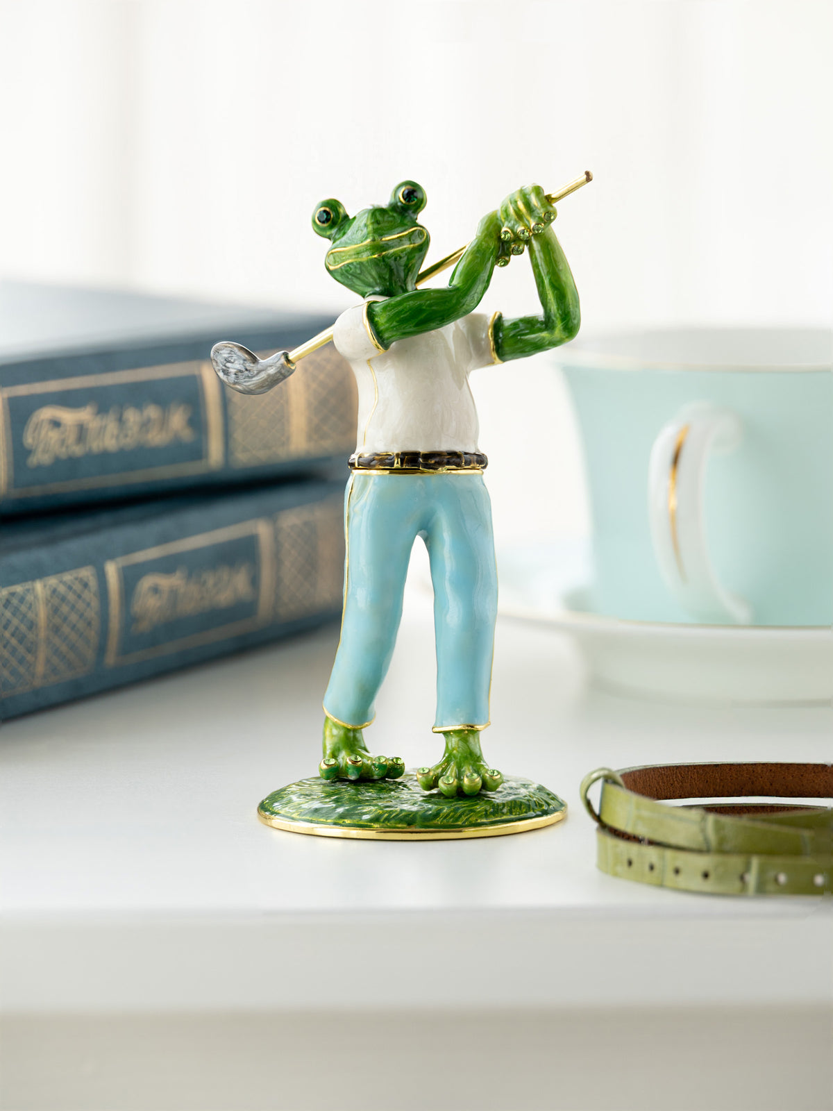 Keren Kopal Frog Playing Golf