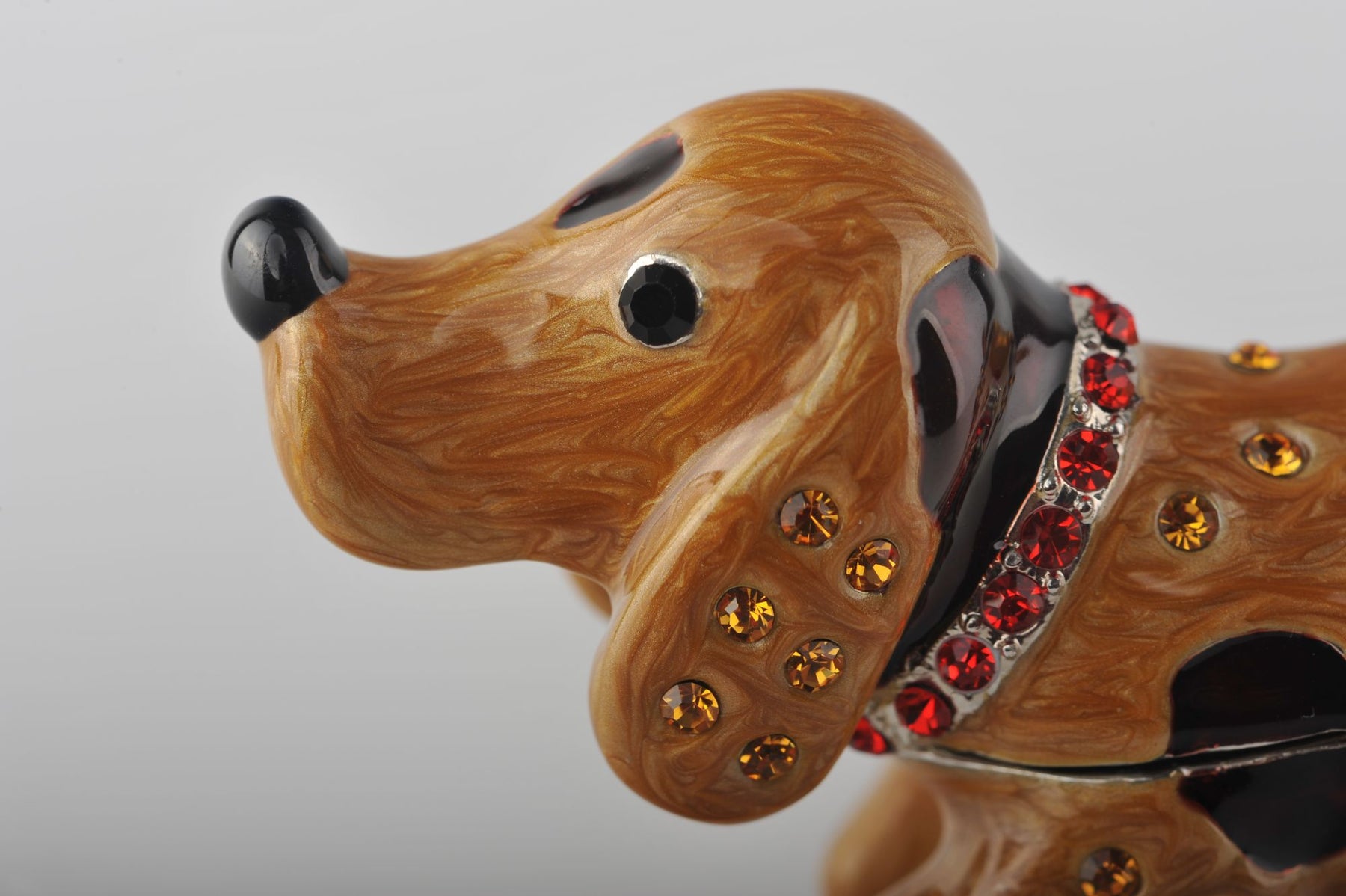 Keren Kopal Brown Dog with Red Collar