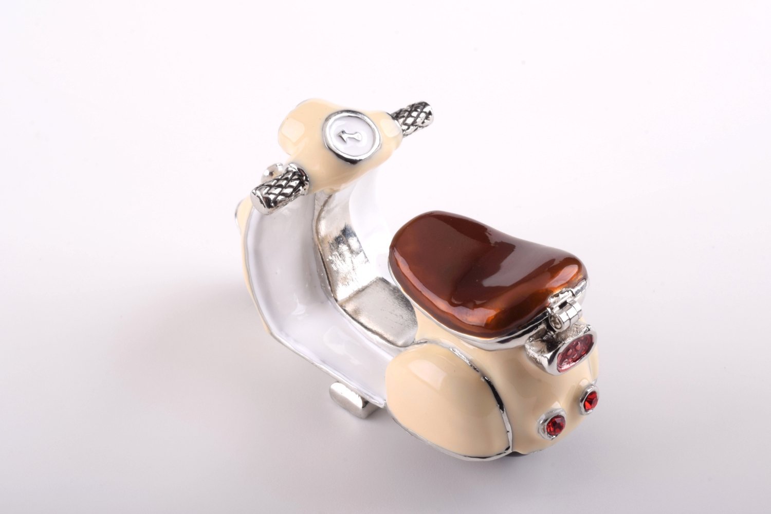 Keren Kopal Beige Vespa