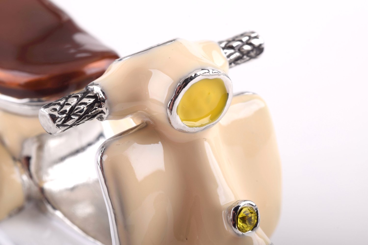 Keren Kopal Beige Vespa