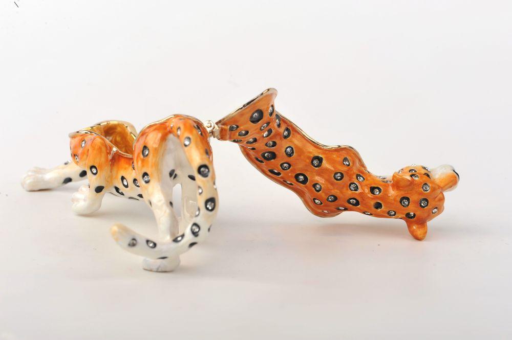 Keren Kopal Cheetah on the Hunt