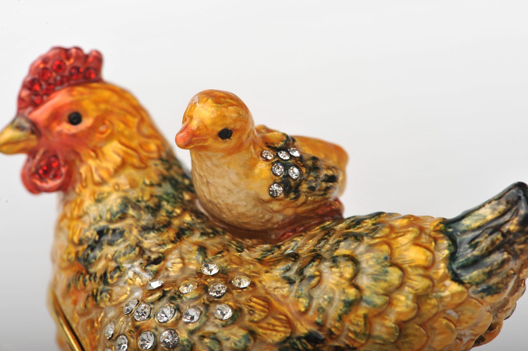 Keren Kopal Chick on a Chicken