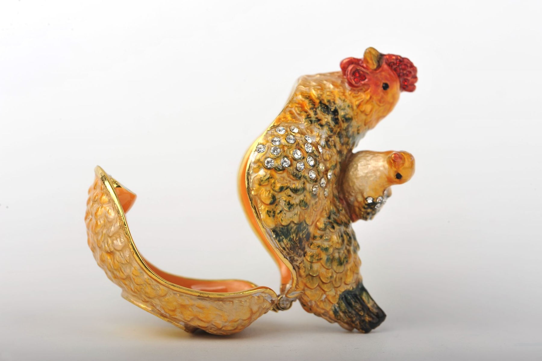 Keren Kopal Chick on a Chicken