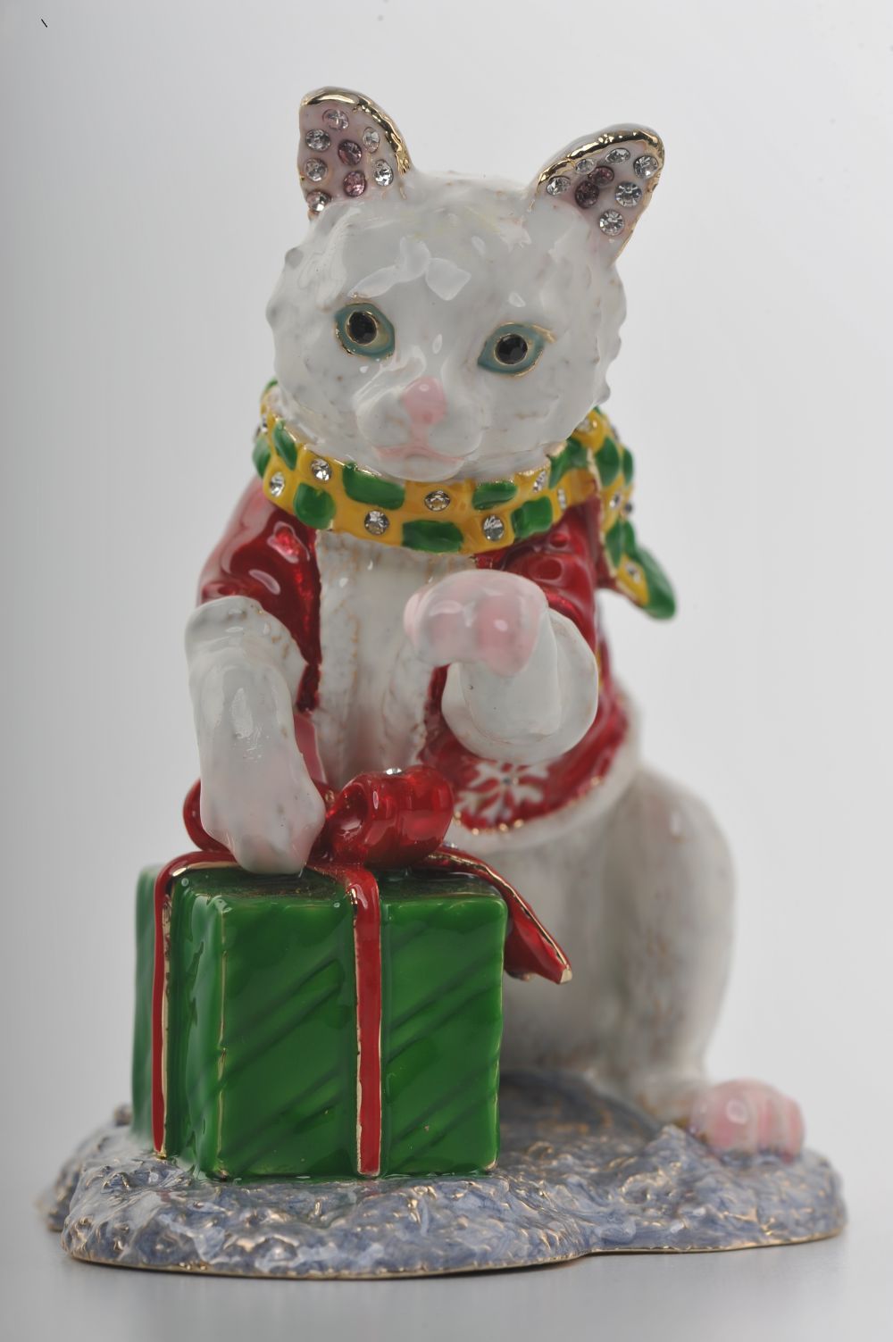 Keren Kopal Christmas Cat with Presents