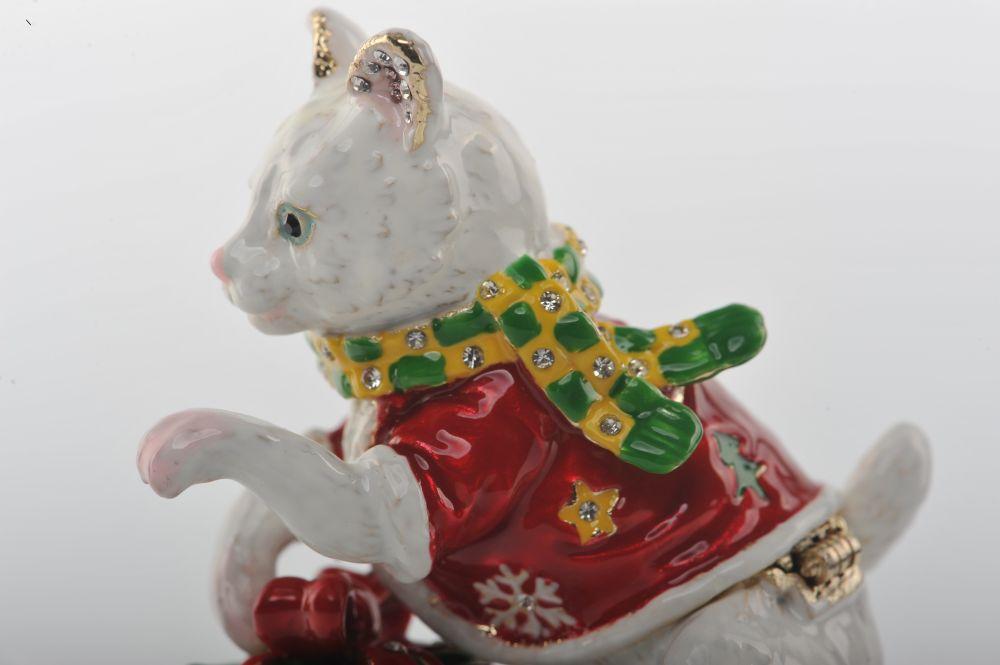 Keren Kopal Christmas Cat with Presents