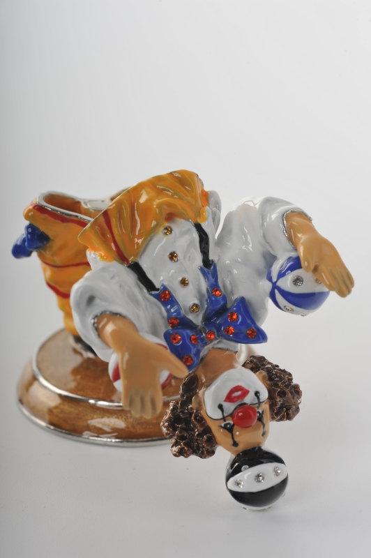 Keren Kopal Circus Clown Juggling