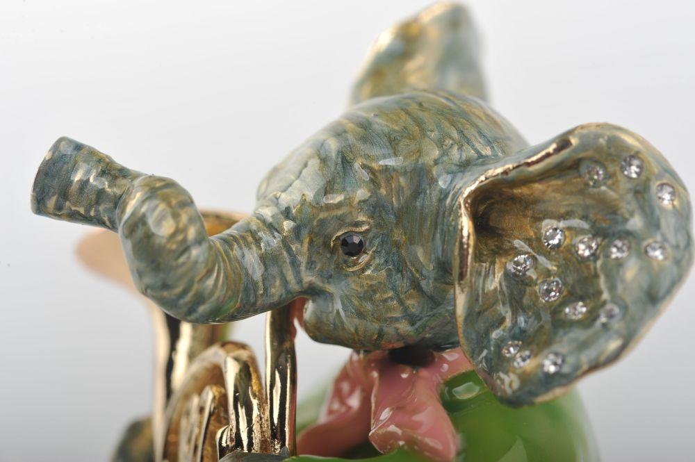 Keren Kopal Elephant Playing the Trumpet
