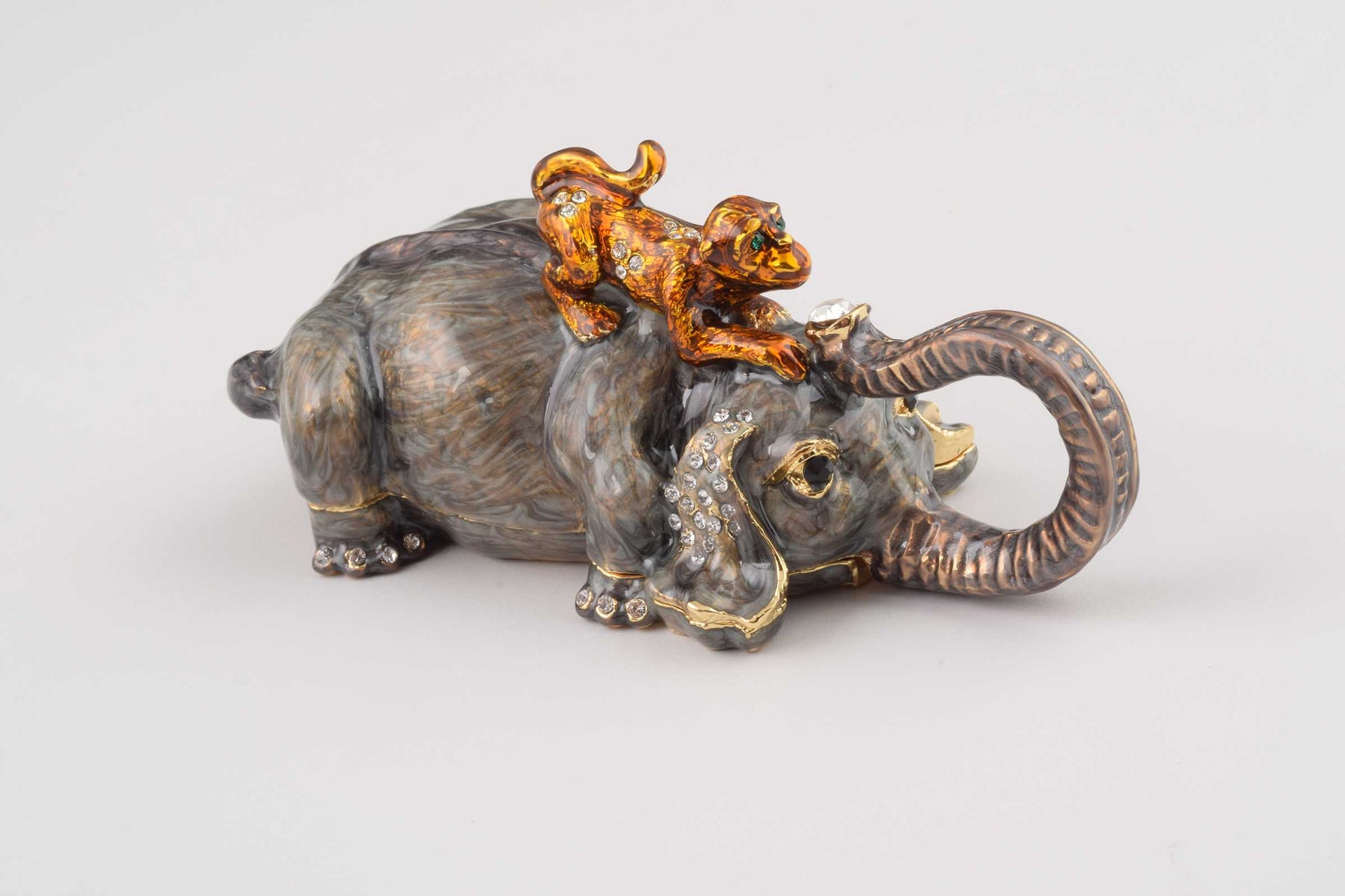 Keren Kopal Elephant with Monkey