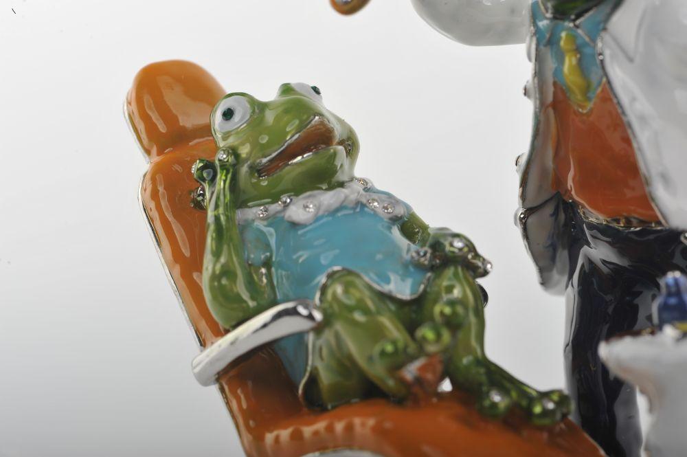 Keren Kopal Frog Dentist and Frog Patient