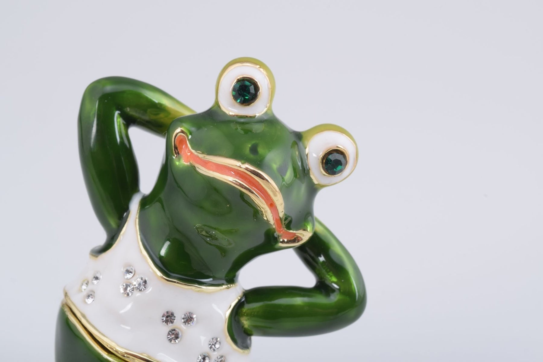 Keren Kopal Gymnastic Frog with a White Shirt