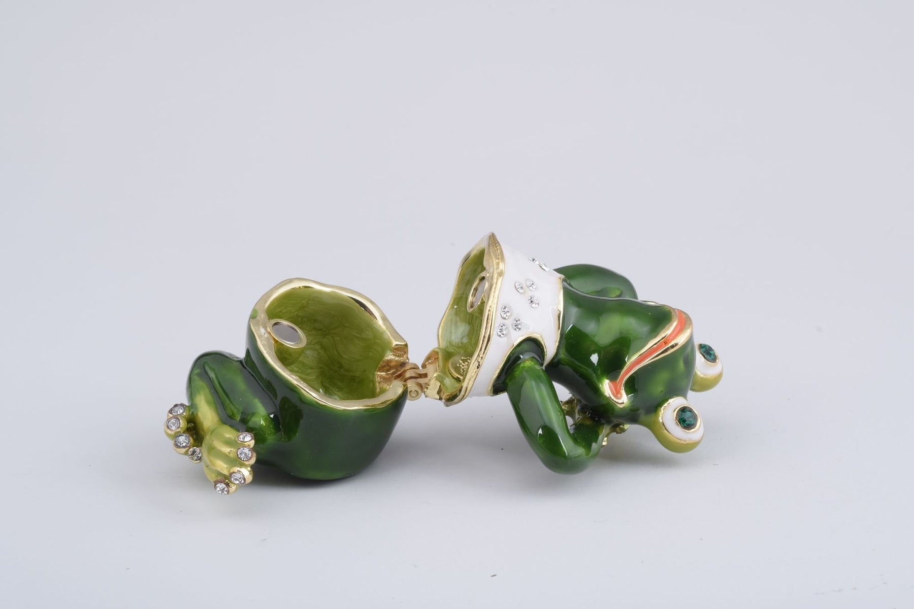 Keren Kopal Gymnastic Frog with a White Shirt