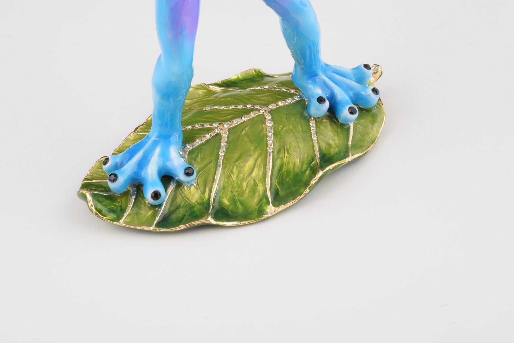 Keren Kopal Singing Frog on a Leaf