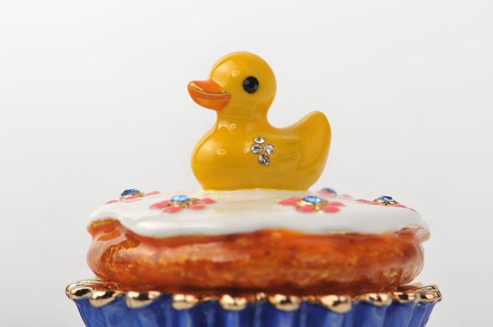 Keren Kopal Yellow Duck on Blue Cupcake