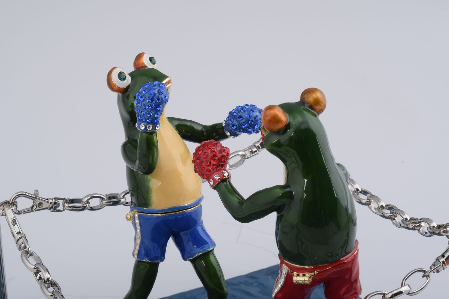 Keren Kopal Boxing Frogs