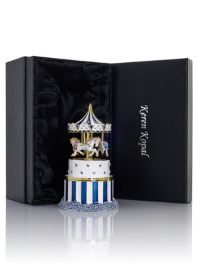 Blaues Faberge-Ei mit Pferdekarussell zum Aufziehen