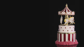 Blaues Faberge-Ei mit Pferdekarussell zum Aufziehen