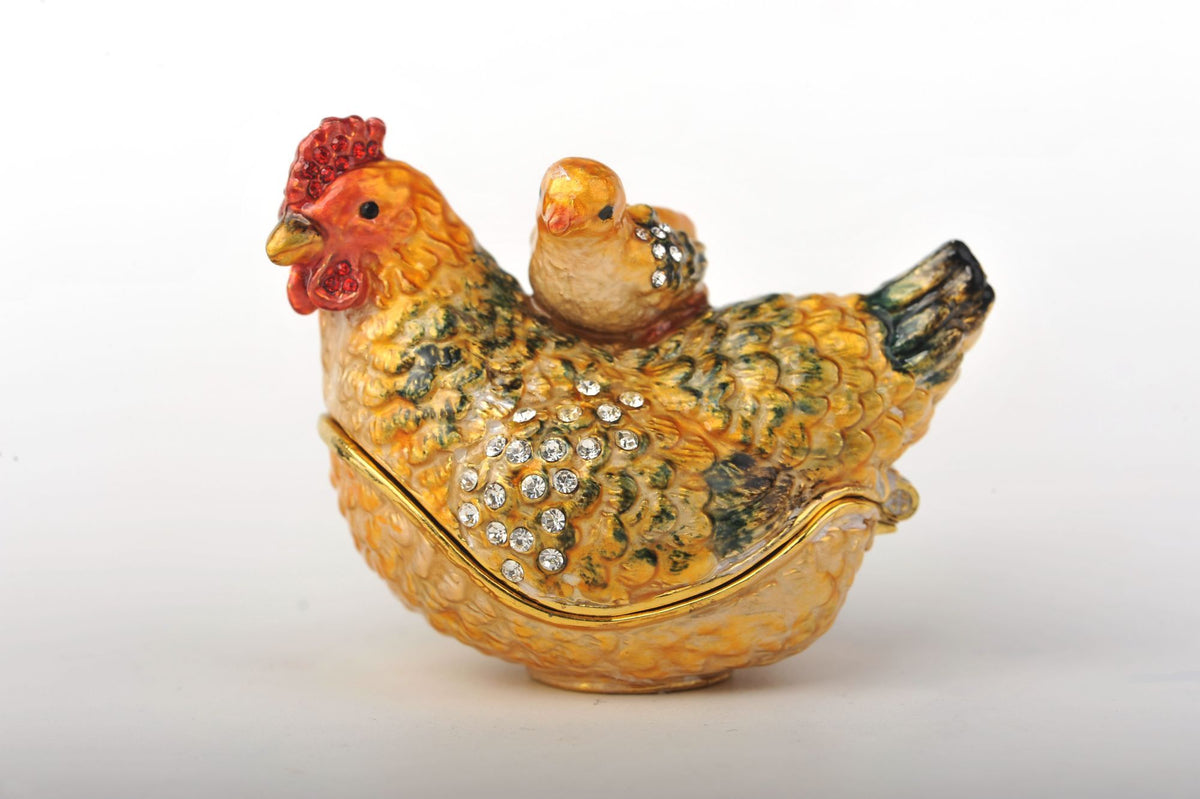 Keren Kopal Chick on a Chicken
