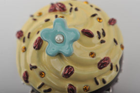 Keren Kopal Chocolate and Vanilla Frosting Cupcake