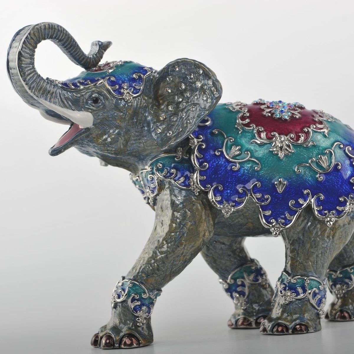 Keren Kopal Circus Elephant
