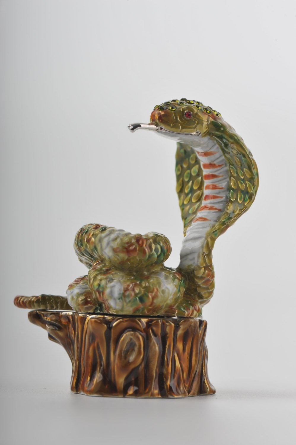 Keren Kopal Cobra Snake on Tree Trunk