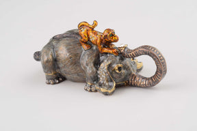 Keren Kopal Elephant with Monkey