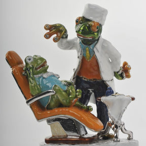 Keren Kopal Frog Dentist and Frog Patient